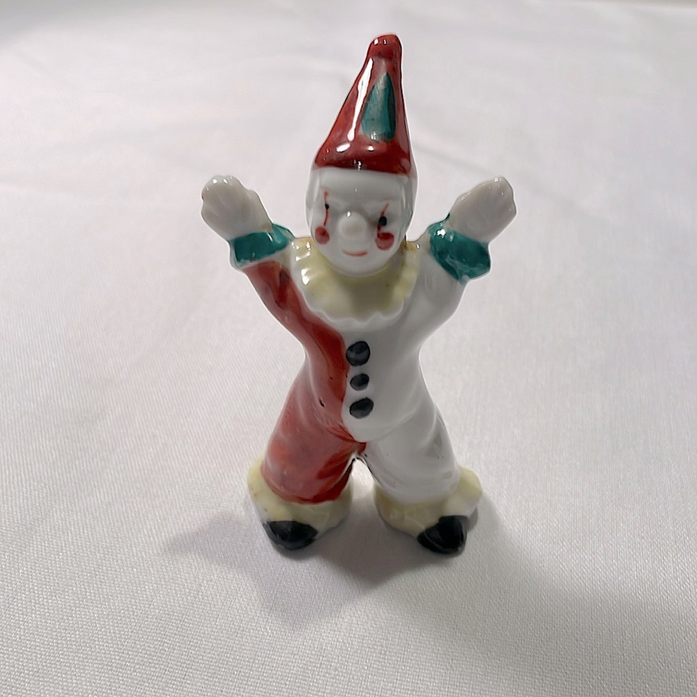Want a hug? Made in post WWII Japan, adorable china clown. So sweet!😊